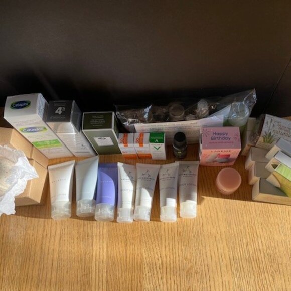 52 PIECES MOSTLY NEW: REVERSA, ORIGINS, LANEIGE, DRYBAR, ROCHEPOSAY, BULGARI etc - Picture 10 of 12